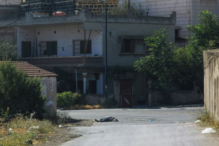 Un corps allongé dans une rue de Soueida, dans le sud de la Syrie, le 16 juillet 2025 ( AFP / Bakr ALKASEM )