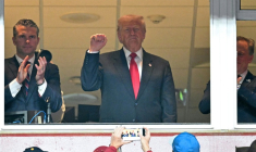 Donald Trump lors d'un match de football américain dans le Maryland le 10 novembre 2025 ( AFP / Mandel NGAN )