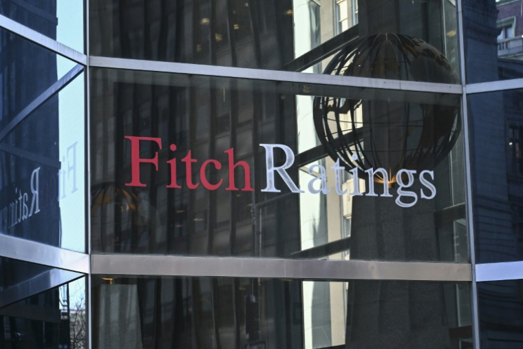 La note souveraine de la France menacée de passer en catégorie inférieure par Fitch qui ouvre le bal des revues d'automne des agences de notation ( AFP / ANGELA WEISS )