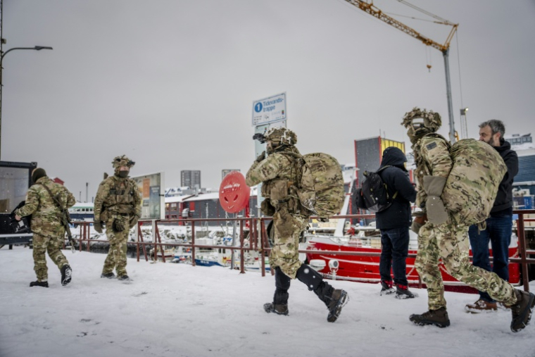 Des soldats danois débarquent au port de Nuuk, au Groenland, le 18 janvier 2026 ( Ritzau Scanpix / Mads Claus Rasmussen )
