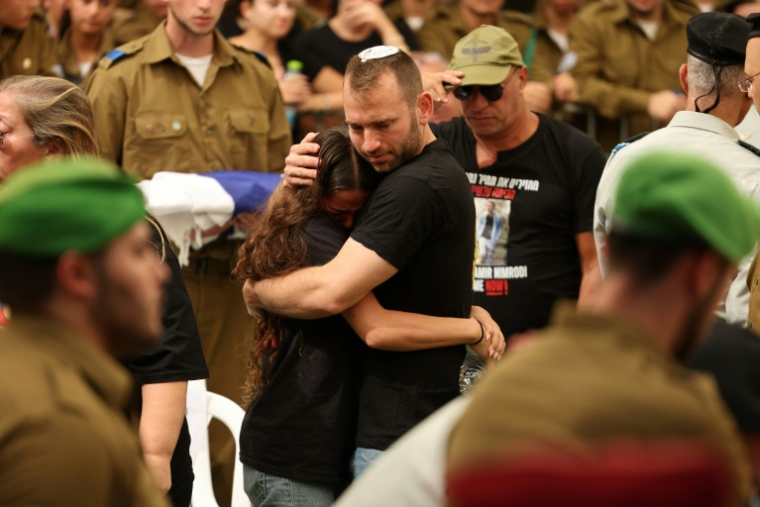 Funérailles du soldat israélien Tamir Nimrodi, capturé par le Hamas lors de l'attaque du 7 octobre 2023 contre le sud d'Israël, dans la ville de Kfar Saba, dans le centre d'Israël, le 16 octobre 2025 ( AFP / Jack GUEZ )