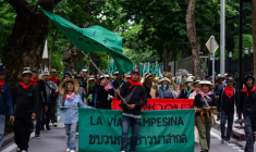 Des manifestants manifestent contre le Fonds monétaire international (FMI) et la Banque mondiale à Bangkok, le 16 octobre 2026 ( AFP / ANTHONY WALLACE )
