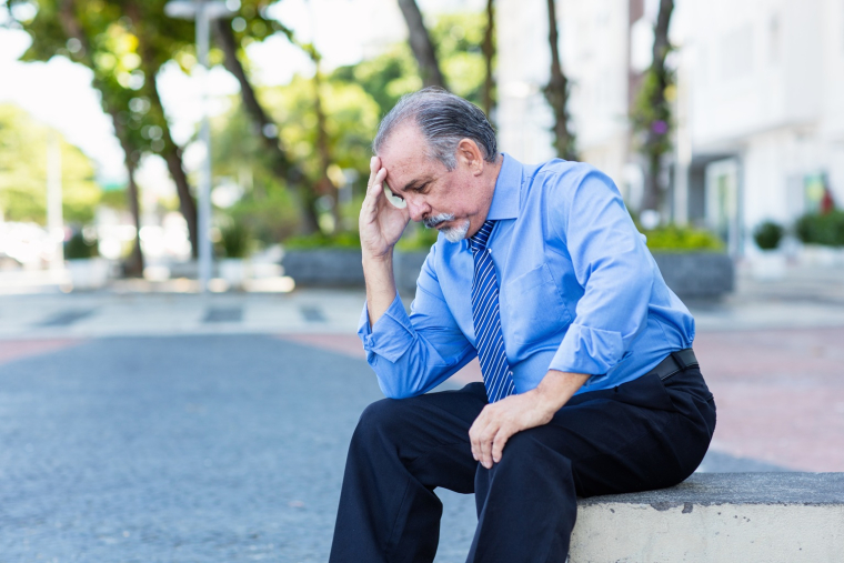 Chez les plus de 50 ans expos&eacute;s &agrave; un environnement de travail d&eacute;grad&eacute;, le fait de retarder le d&eacute;part &agrave; la retraite augmente le risque de d&eacute;pression. (cr&eacute;dit: Adobe Stock)