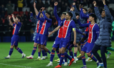 Les joueurs du PSG fêtent leur succès contre Brest, synonyme de 14e de titre de champion de France assuré, le 10 mai 2026 au Parc des Princes ( AFP / Xavier GALIANA )