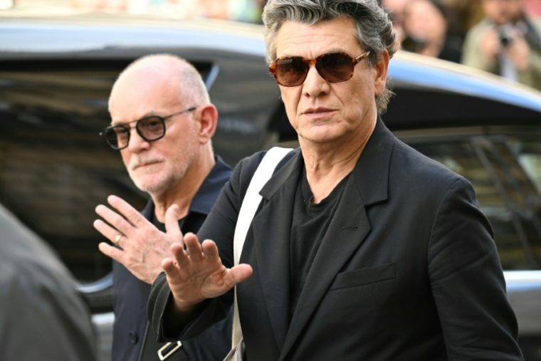 Le chanteur Marc Lavoine lors des obsèques de Thierry Ardisson en l'église Saint-Roch à Paris, le 17 juillet 2025 ( AFP / Bertrand GUAY )