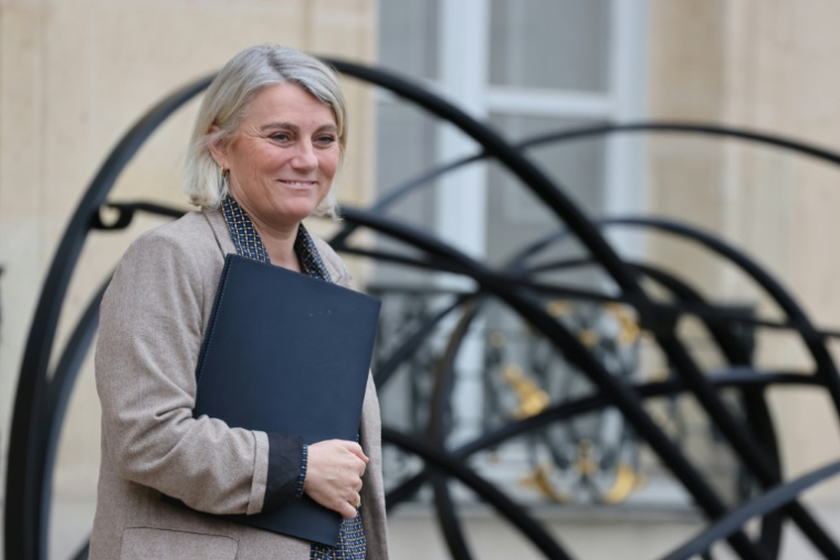 La ministre de la Santé, Stéphanie Rist, à la sortie du Conseil des ministres à l'Elysée, Paris, le 28 janvier 2026 ( AFP / Ludovic MARIN )