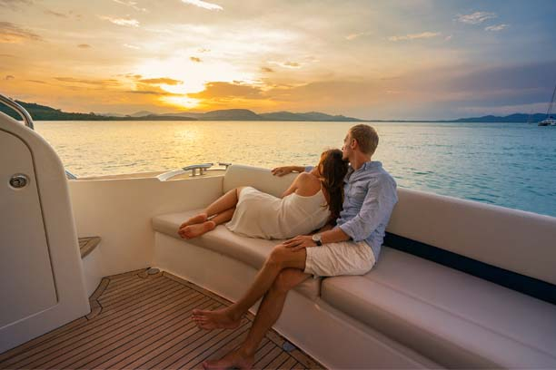 Des places au Stade de France, des cours de cuisine ou encore un yacht… 5 idées cadeaux pour hommes pour la Saint-Valentin