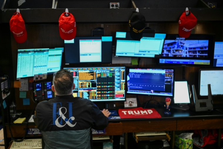 Un opérateur à la Bourse de New York le 30 mai 2025. ( AFP / ANGELA WEISS )