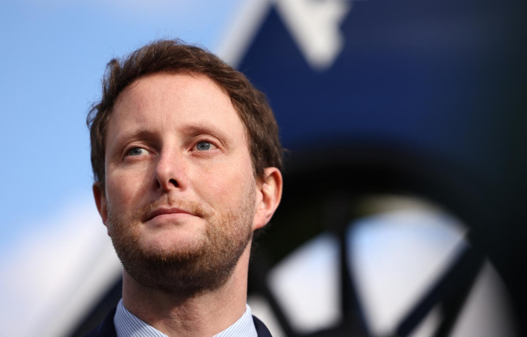 Le ministre des Transports Clément Beaune, le 4 novembre 2022 à Dugny. ( AFP / THOMAS SAMSON )