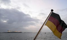 ( POOL / FABIAN BIMMER )