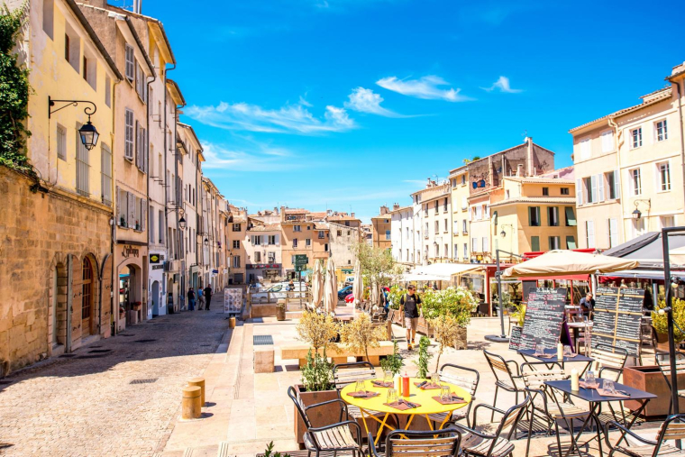 Prenez un bain de lumière et de couleurs dans la ville chère à Cézanne crédit photo : Shutterstock