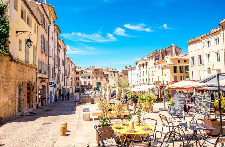 Prenez un bain de lumière et de couleurs dans la ville chère à Cézanne crédit photo : Shutterstock