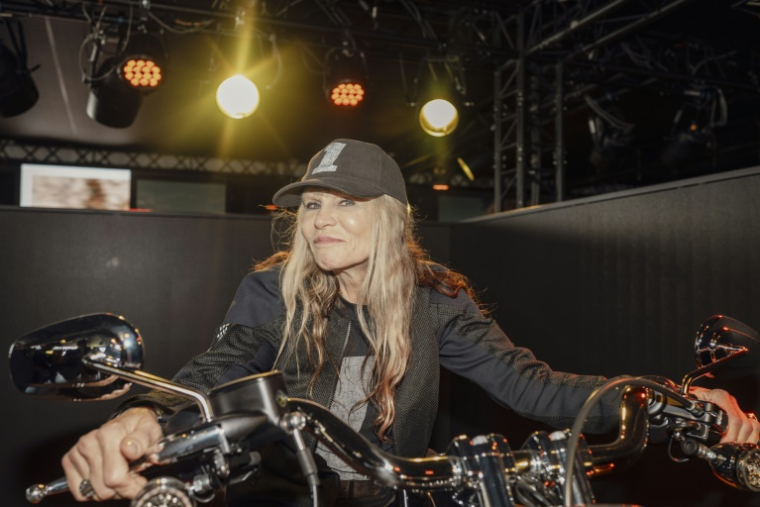 Karen Davidson, petite-fille de l'un des co-fondateurs de la marque Harley-Davidson, lors du festival Harley-Davidson Euro 2025 près de Grimaud, le 9 mai 2025 dans le Var ( AFP / Frederic DIDES )