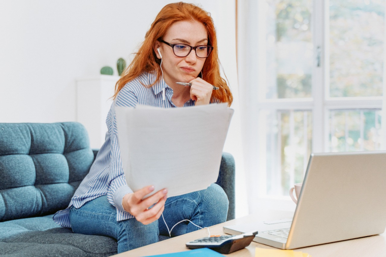 Déduction forfaitaire ou frais réels pour déduire vos frais de télétravail auprès des impôts ? (Crédits : ©  Paolese - stock.adobe.com  )