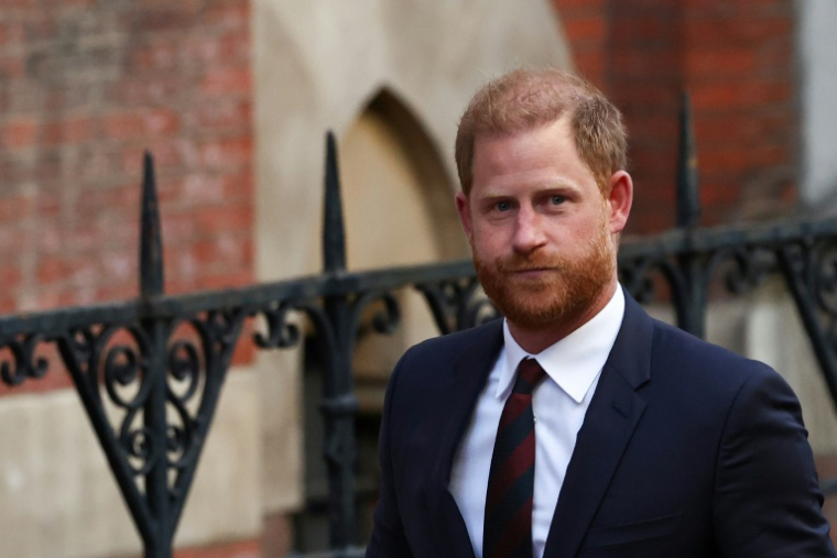 Le prince Harry quitte la Haute Cour de justice britannique, à Londres, le 9 avril 2025 ( AFP / HENRY NICHOLLS )