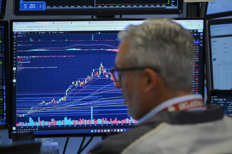 Un tradeur à la Bourse de New York le 24 août 2026 ( AFP / ANGELA WEISS )