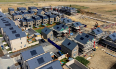 Vue aérienne de nouvelles maisons en construction à Northstowe, au Royaume-Uni, le 31 juillet 2025 ( AFP / Chris Radburn )