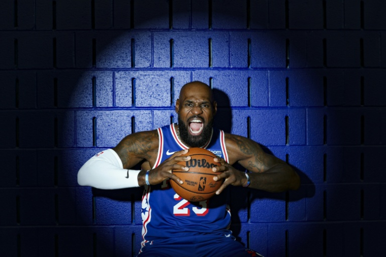 LeBron James avec les Philadelphie 76ers lors du media day à Philadelphie, le 28 septembre 2026 ( GETTY IMAGES NORTH AMERICA / Emilee Chinn )
