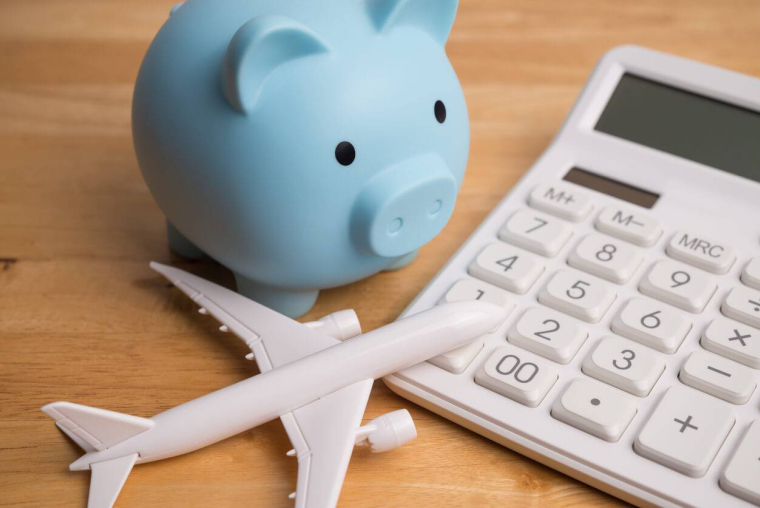 Frais bancaires en vacances à l’étranger : combien ça coûte vraiment ? / iStock.com - Pla2na