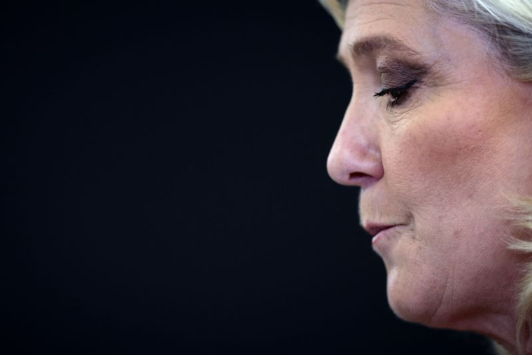 LE PEN VEUT METTRE FIN AUX PROGRAMMES D'ARMEMENT COMMUNS AVEC BERLIN