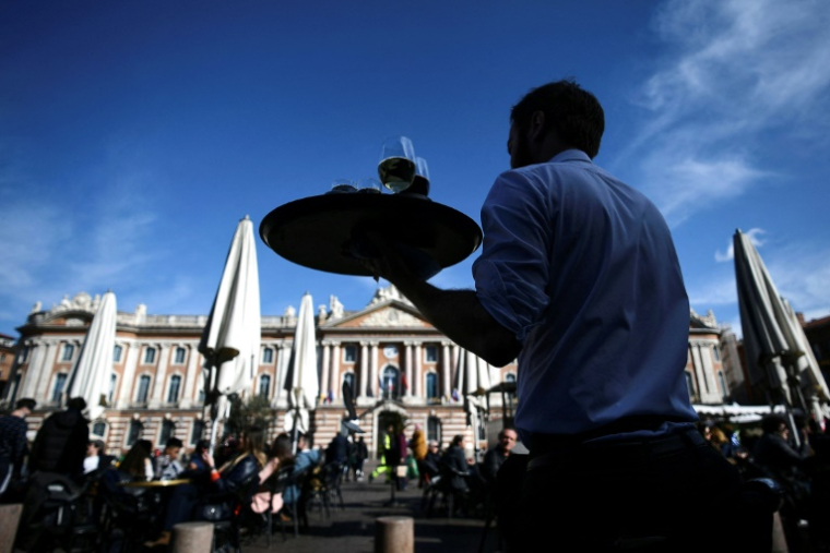 Agriculture, aide à domicile, hôtellerie ou restauration: la liste des 80 métiers en tension dans chaque région, permettant de régulariser des travailleurs étrangers, a été publiée jeudi 22 mai ( AFP / VALENTINE CHAPUIS )