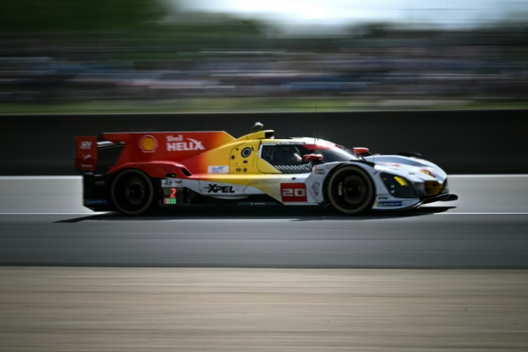 La BMW N.20, pilotée ici par René Rast, était en tête des 24 Heures du Mans durant la 3e heure de course, le 13 juin 2026 ( AFP / Lou BENOIST )
