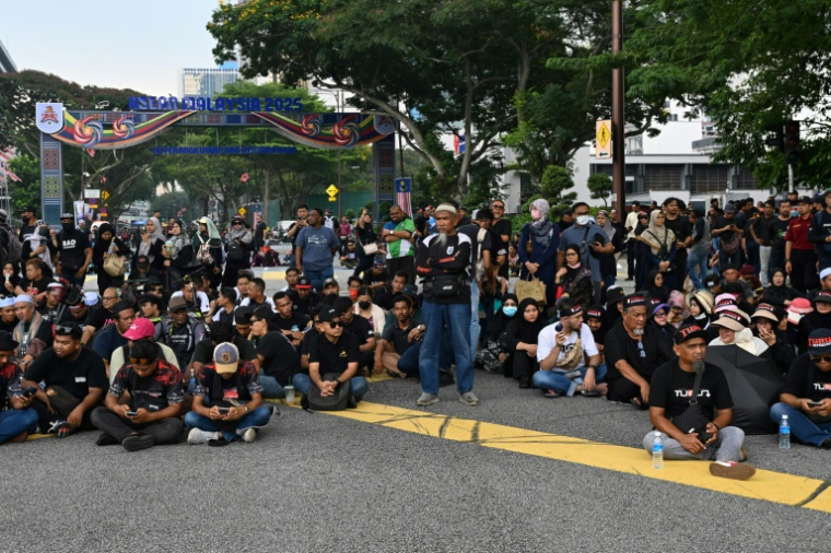 Manifestation contre l'augmentation du coût de la vie et le manque de réformes imputés au gouvernement du Premier ministre malaisie Anwar Ibrahim, le 26 juillet  à Kuala Lumpur ( AFP / Mohd RASFAN )