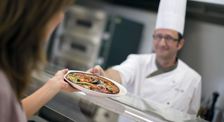 Le spécialiste de la restauration collective a publié des résultats annuels sans surprise. (© Elior)