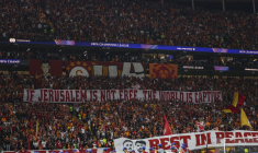 Les supporters de Galatasaray ont déployé plusieurs banderoles pour Gaza