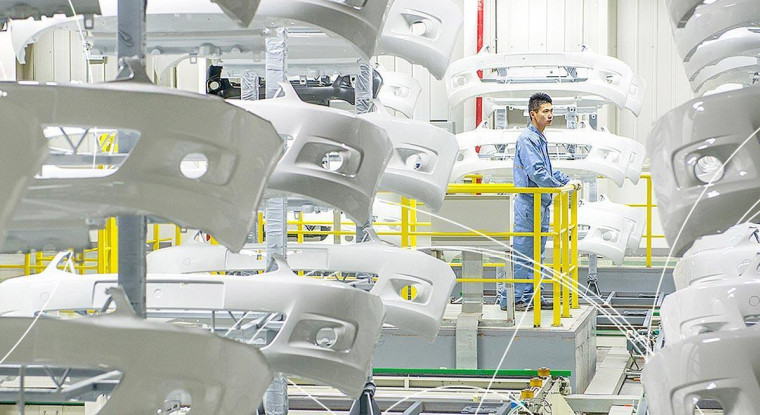 Pénurie des semi-conducteurs, inflation des matières premières et concentration du secteur plombent le cours de Bourse des équipementiers automobiles cotés à Paris. (© Plastic Omnium)