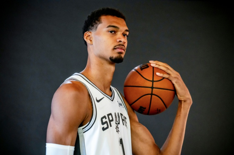Le basketteur français Victor Wembanyama à San Antonio, au Texas, le 29 septembre 2025 ( AFP / SERGIO FLORES )