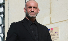 Christophe Ellul, compagnon d'Elisa Pilarski, décédée en 2019 des suites de morsures canines, quitte le tribunal de Soissons le 3 mars 2026 ( AFP / Francois LO PRESTI )