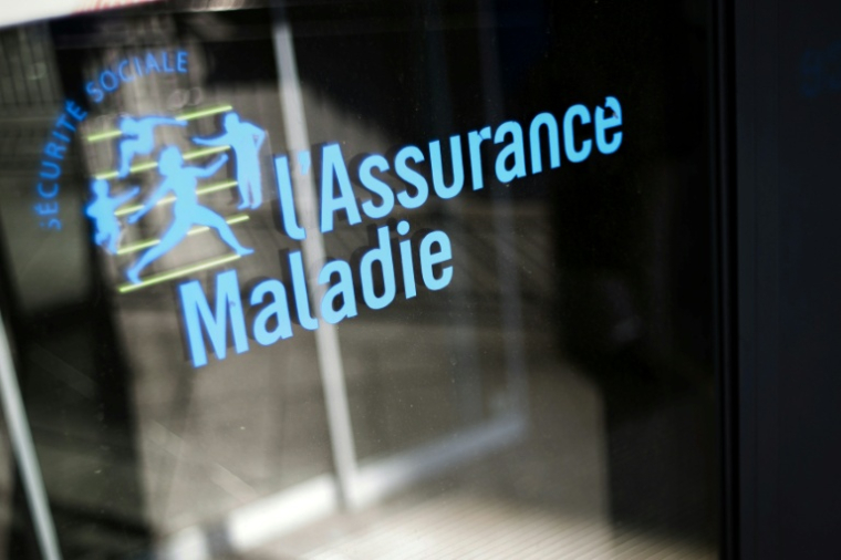 A la recherche d’économies pour les finances publiques, le gouvernement envisage de baisser dès cet été certains remboursements de l’Assurance maladie pour économiser jusqu'à 2 milliards d'euros ( AFP / Fred DUFOUR )