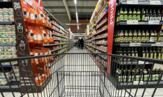 La hausse des prix "ne sera pas du même ordre de grandeur" que celle connue à la suite de la guerre en Ukraine en 2022-2023, selon l'UFC Que Choisir ( AFP / DENIS CHARLET )