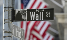 Un panneau indiquant Wall Street à New York le 19 octobre 2026 ( AFP / ANGELA WEISS )
