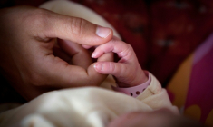 Le sujet de la baisse de la natalité en France pourrait s'inviter à la présidentielle, même si peu de politiques parviennent à articuler une vision d'ensemble de ce phénomène complexe ( AFP / LOIC VENANCE )