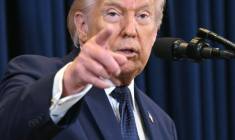 Le président américain Donald Trump lors d'une conférence de presse à Miami, Etats-Unis le 9 mars 2026. ( AFP / SAUL LOEB )