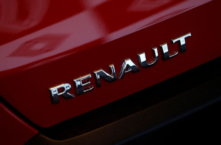 Le logo de Renault sur le coffre de la nouvelle voiture Kwid lors d'un événement à New Delhi