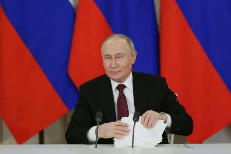 Le président russe Vladimir Poutine s'adressant aux médias, le 11 mai 2025 à Moscou ( POOL / Gavriil GRIGOROV )