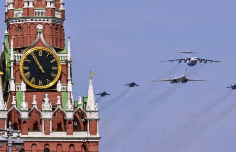 Des avions Mig, Tupolev et Iliouchine à Moscou, en Russie, le 7 mai 2022. ( AFP / YURI KADOBNOV )