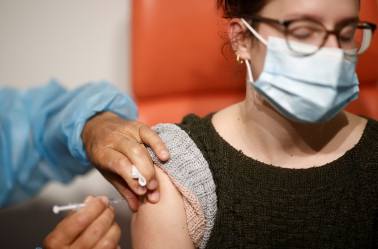 CORONAVIRUS: LE RAPPEL VACCINAL MODULABLE EN FRANCE POUR FACILITER LES CONGÉS