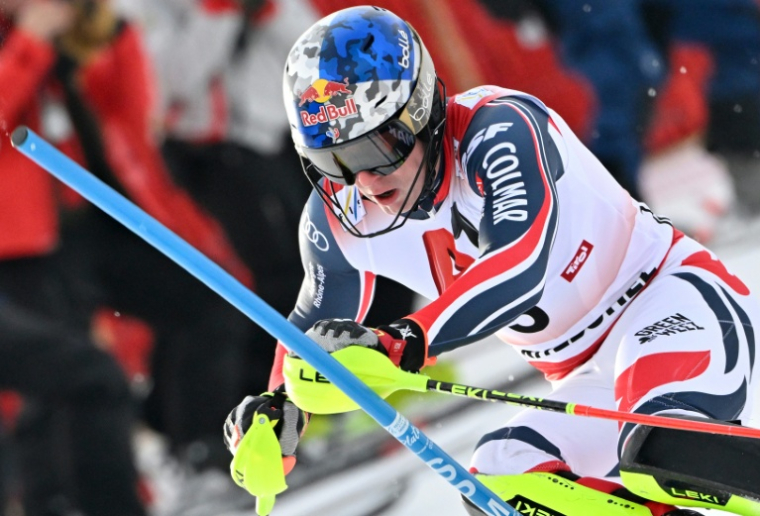 Clément Noël, champion olympique du slalom à Pékin en 2022, lors d'une épreuve de la Coupe du monde le 25 janvier 2026 à Kitzbühel (Autriche) ( APA / HANS KLAUS TECHT )