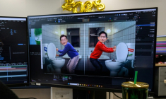 Un dessin animé élaboré par la chaîne SBS pour la soirée électorale montre les candidats à la présidentielle en Corée du Sud Lee Jae-myung (gauche) et Kim Moon-soo débouchant des toilettes, le 22 mai 2025 à Séoul ( AFP / ANTHONY WALLACE )