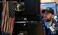 WALL STREET ÉVOLUE SUR UNE NOTE HÉSITANTE