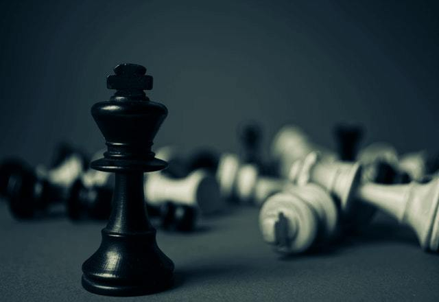 "En fin de compte on peut dresser un parallèle entre l'opposition analyste/algorithme en Bourse et celle entre grand maître/ordinateur au jeu d'échec où ce dernier a fini par dominer le grand maître." (crédit : George Becker)