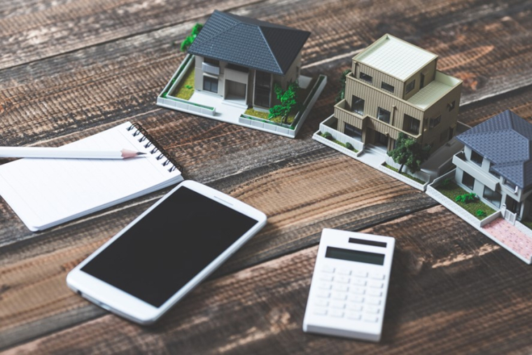 Lorsqu'un propriétaire vend un bien occupé, il doit notifier le locataire avec un « congé pour vendre », offrant au locataire un droit de priorité pour acheter le bien. (Crédit photo : Fotolia)