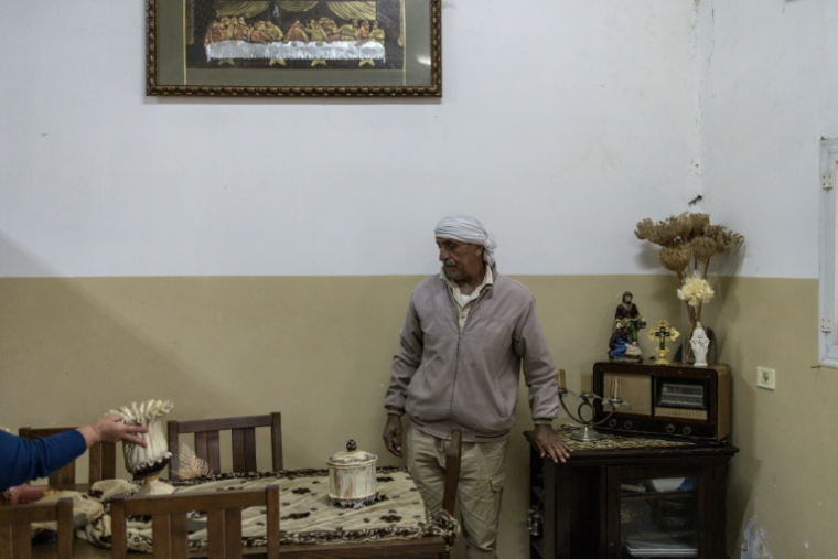 Un Palestinien dans sa maison de la vieille ville de Zababde, en Cisjordanie occupée, le 10 avril 2025 ( AFP / John WESSELS )