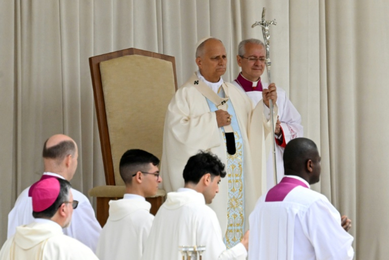 Le pape Léon XIV célèbre une messe dans le cadre de sa visite pastorale à Pompéi, dans le sud de l'Italie, le 8 mai 2026  ( AFP / Andreas SOLARO )