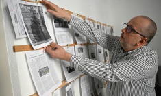 Le directeur général Csaba Lukacs dans les locaux de l'hebdomadaire indépendant hongrois "Magyar Hang" (La Voix hongroise), le 18 mars 2026 à Budapest, en Hongrie ( AFP / Attila KISBENEDEK )