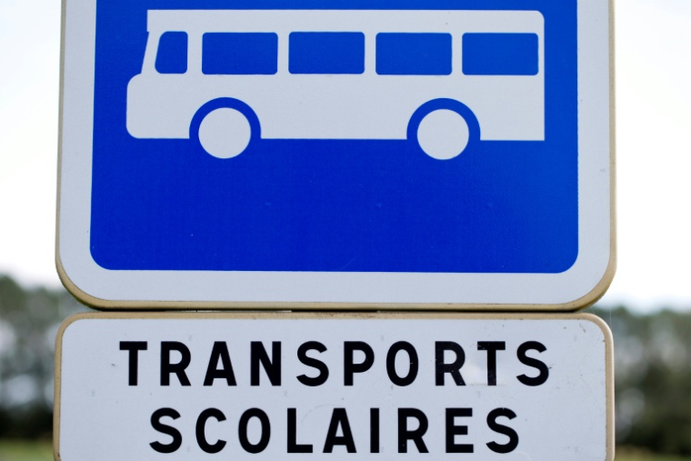 Pour augmenter la sécurité des transports scolaires, le texte renforce les dépistages de consommation de produits stupéfiants sur les conducteurs d'autocars ( AFP / Joël SAGET )